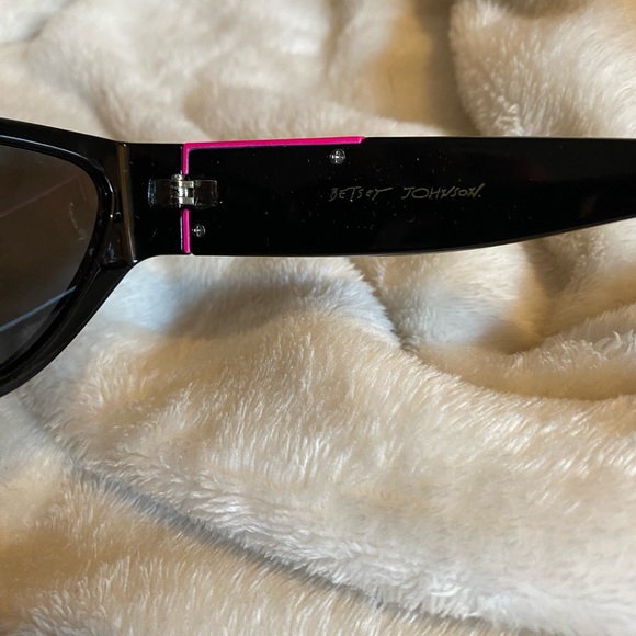 NWT Betsey Johnson Sunglasses - Picture 4 of 8
